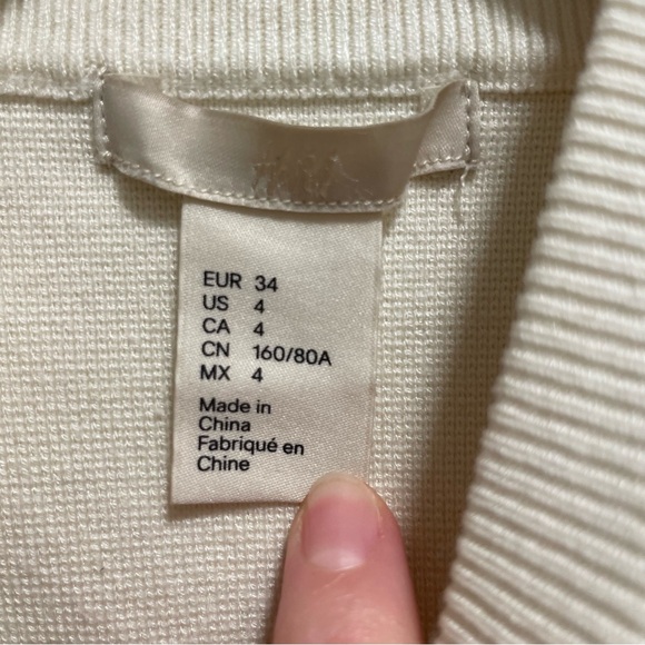 Cinched waist mock neck sweater - Picture 3 of 6